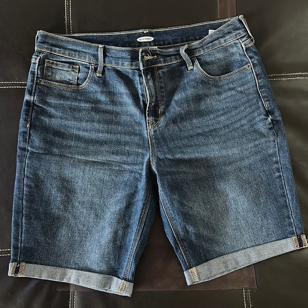 Old navy cuffed Bermuda shorts